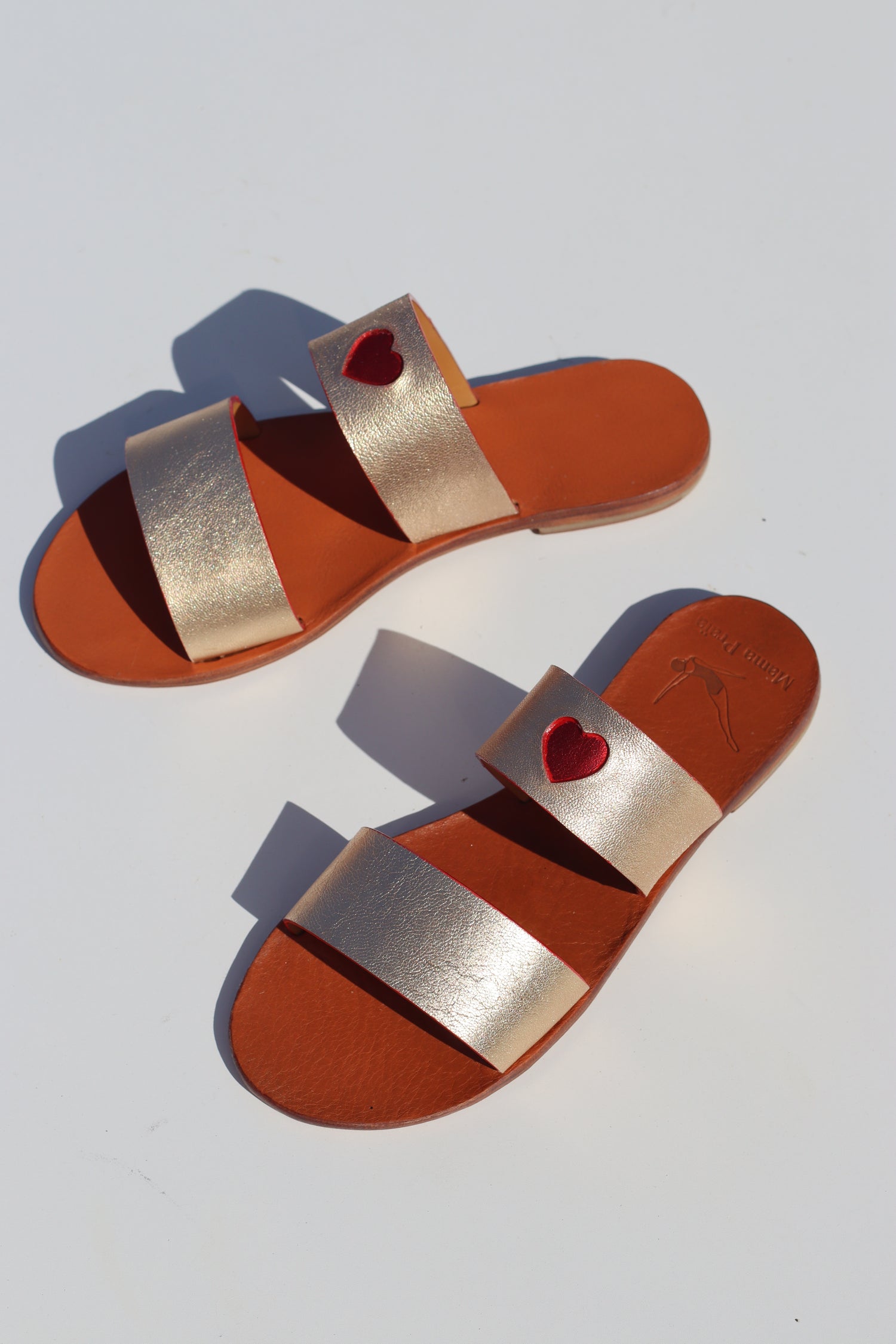 golden flat sandal in leather for women with a red heart