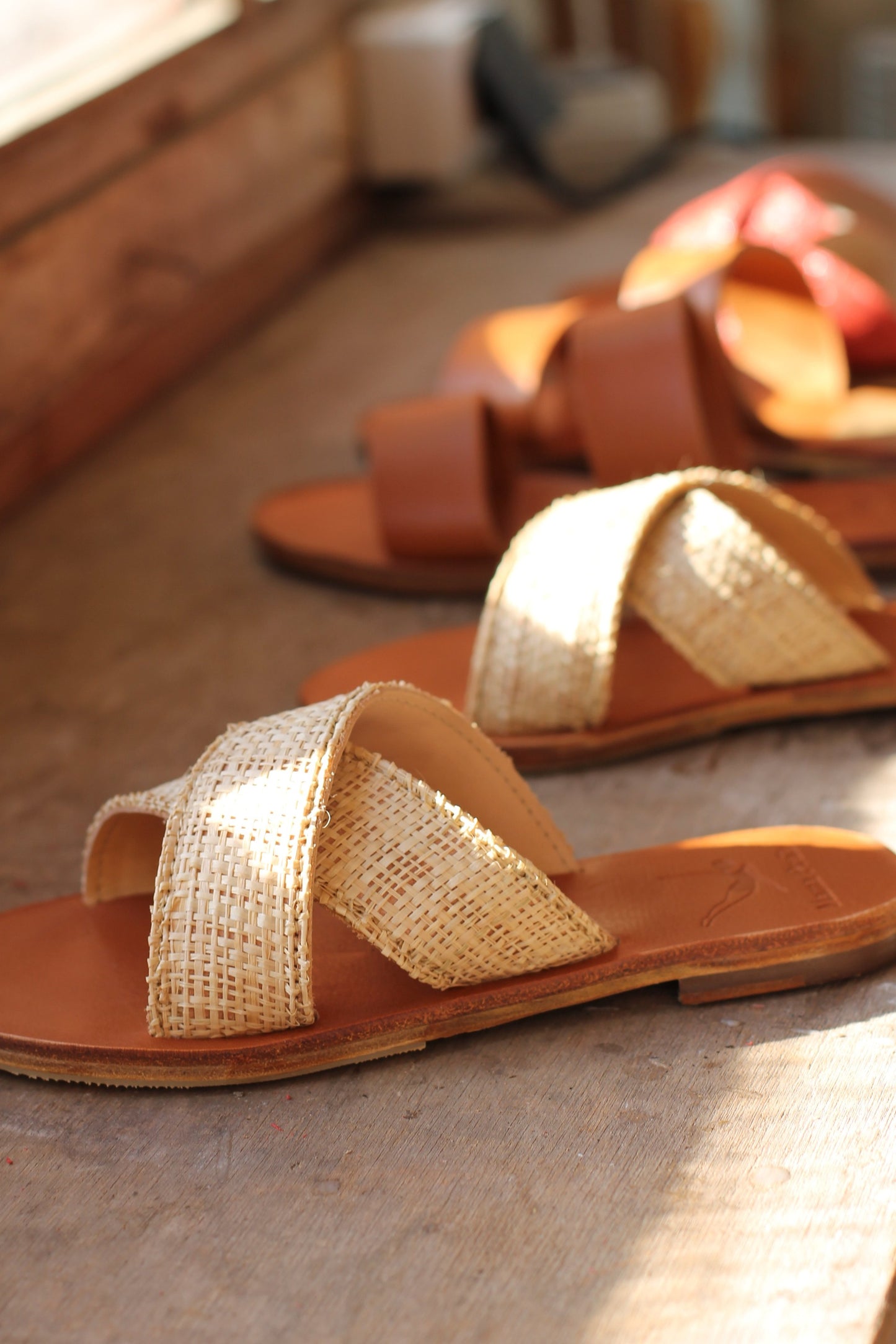 Raphiki - Camel Sole - Cross Sandals