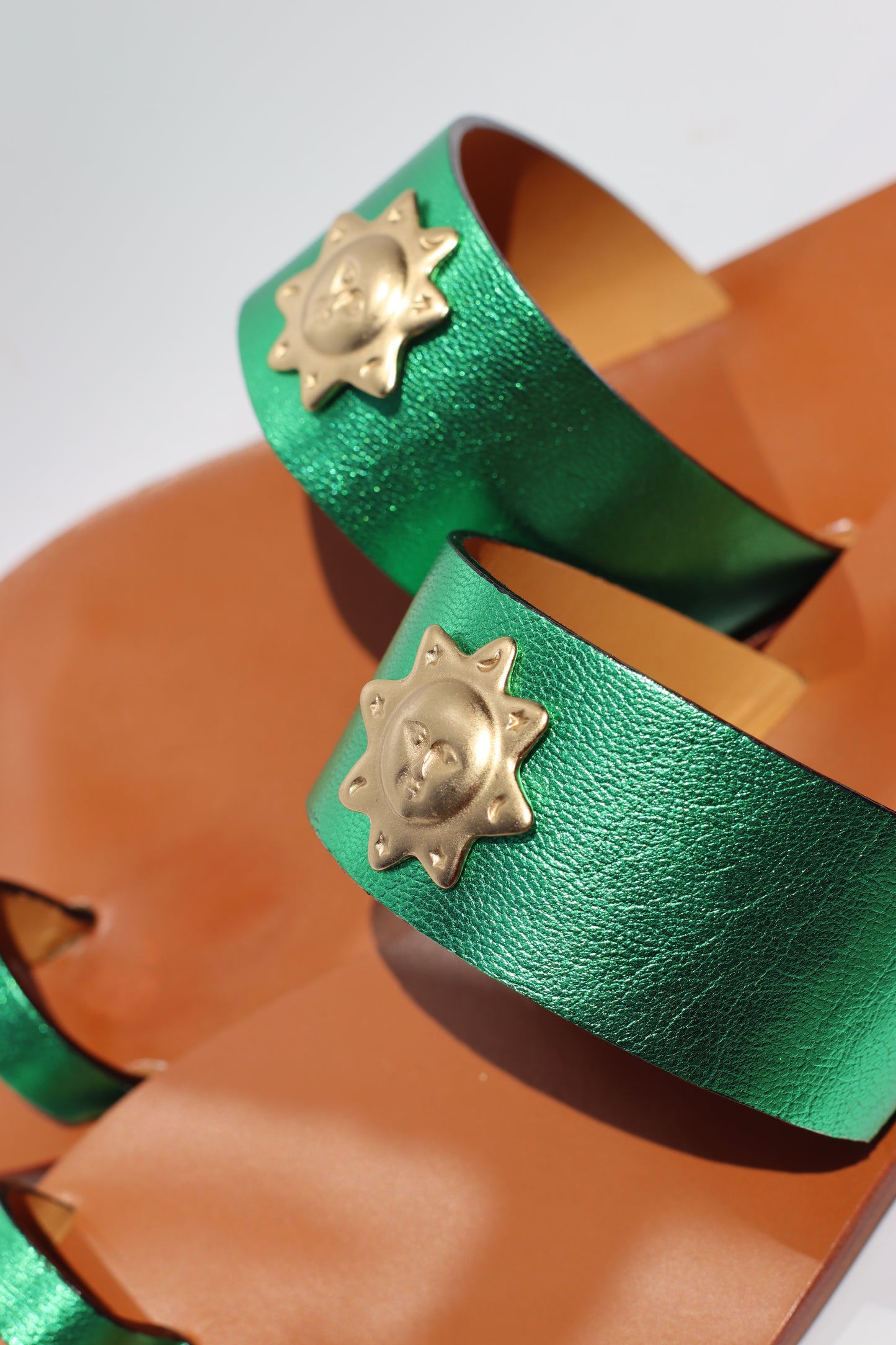 Funky Green Sun - Camel Sole - Toe Sandals