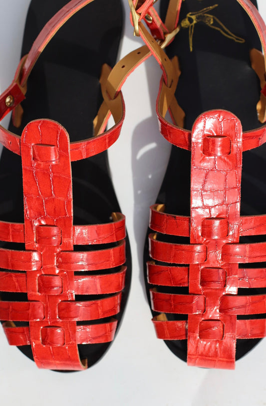 Pair of fisherman sandals handcraft by Mama Praia in Lisbon with red straps on a white background