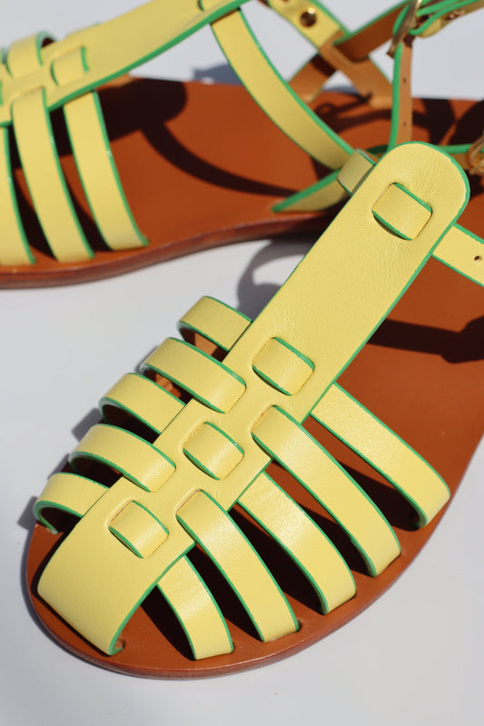zoom on the leather sandals