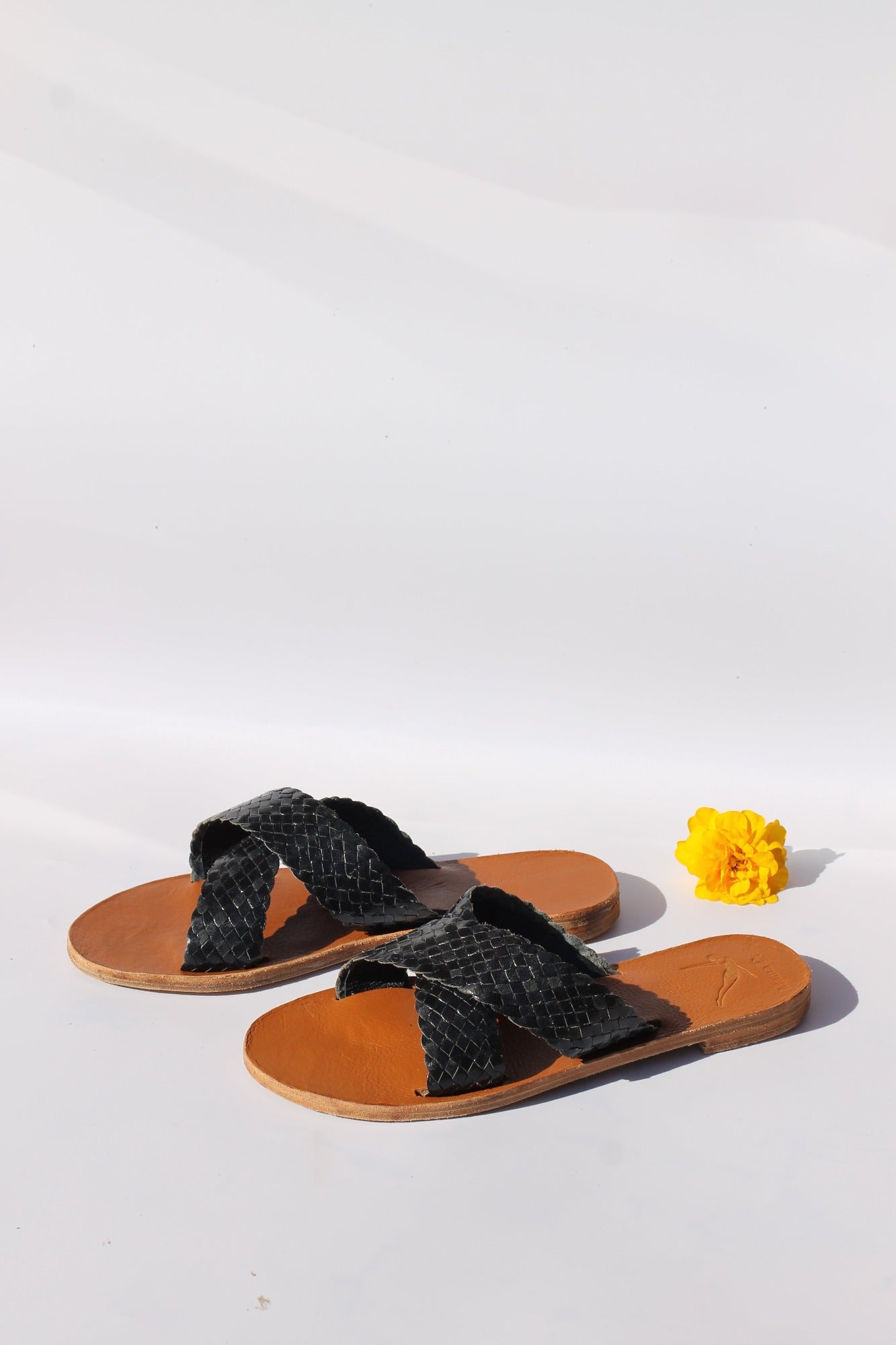 sandales en cuir tressé noir