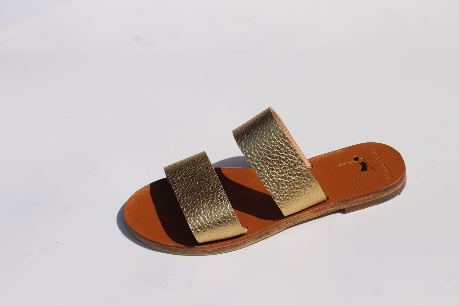 sandales en cuir doré